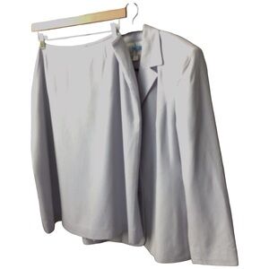 Le Suit Women's Light / Blue  Blazer and Skirt Set EUC
